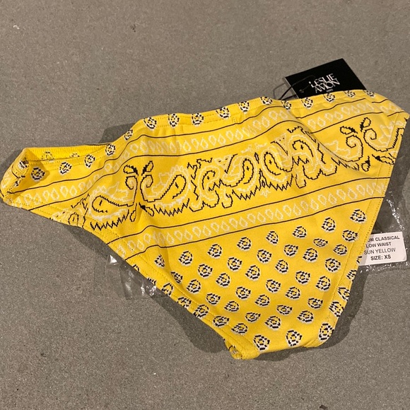 Leslie Amon Paris bottom classical low waist in sun yellow NWT - Picture 2 of 3